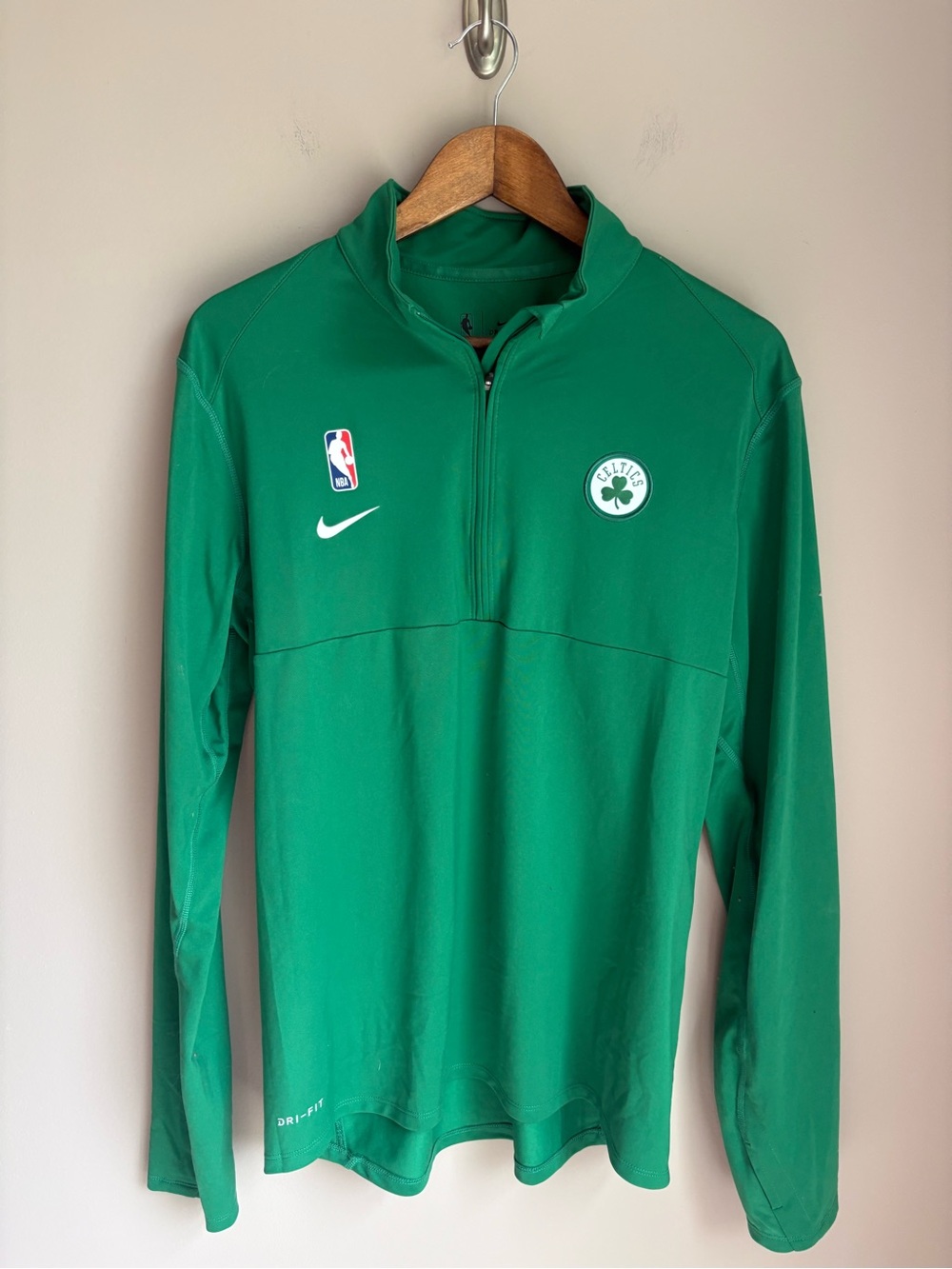 Nike Men’s Dri-Fit Boston Celtics I/4 Zip Pullover Long Sleeve Green Size Medium